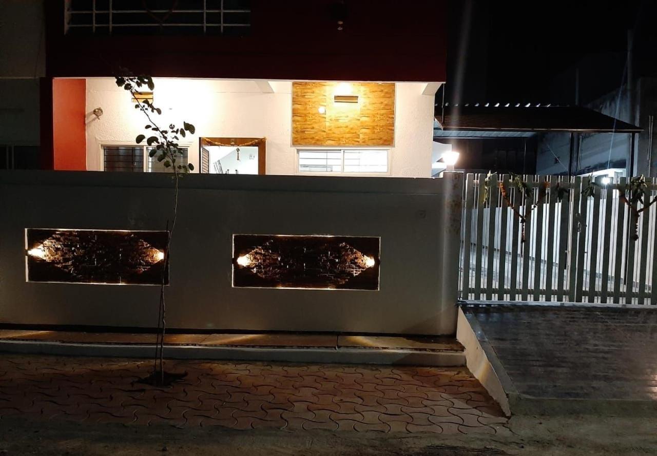 Mahadev Mansion Villa Ujjain Exterior photo